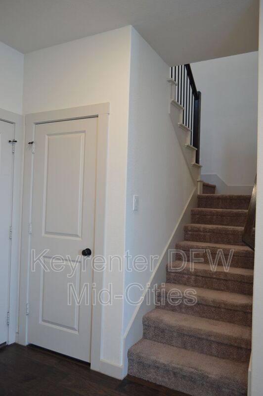 Townhouse for rent at 622 Cobblestone Lane, Irving, TX 75039