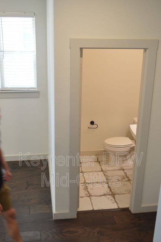 Townhouse for rent at 622 Cobblestone Lane, Irving, TX 75039