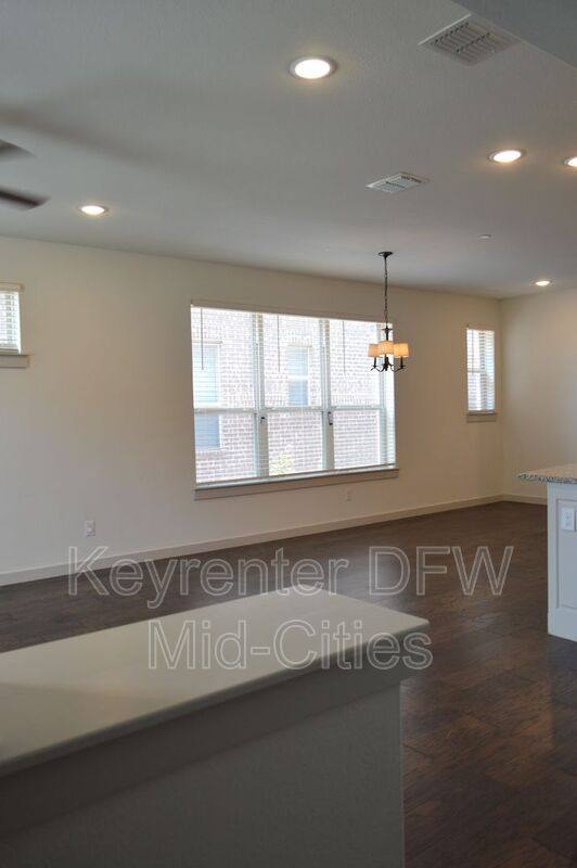 Townhouse for rent at 622 Cobblestone Lane, Irving, TX 75039