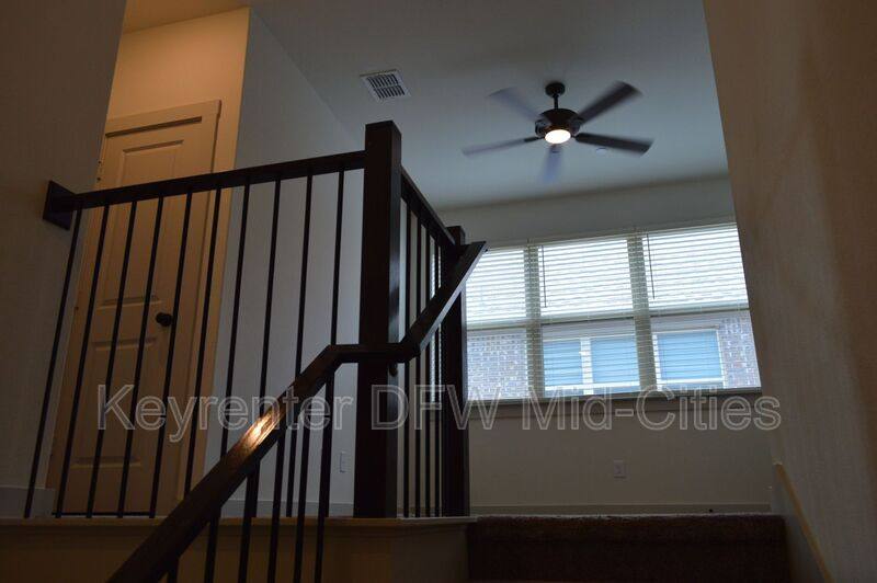 Townhouse for rent at 622 Cobblestone Lane, Irving, TX 75039