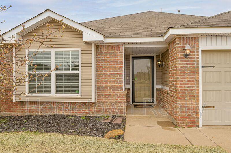 Apartment for rent at 11521 SW 24th St, Yukon, OK 73099