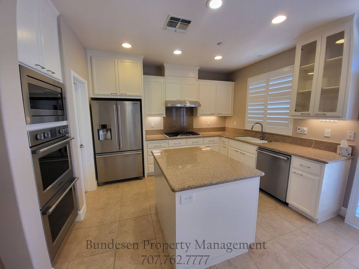 House for rent at 1727 Southgate Dr, Petaluma, CA 94954