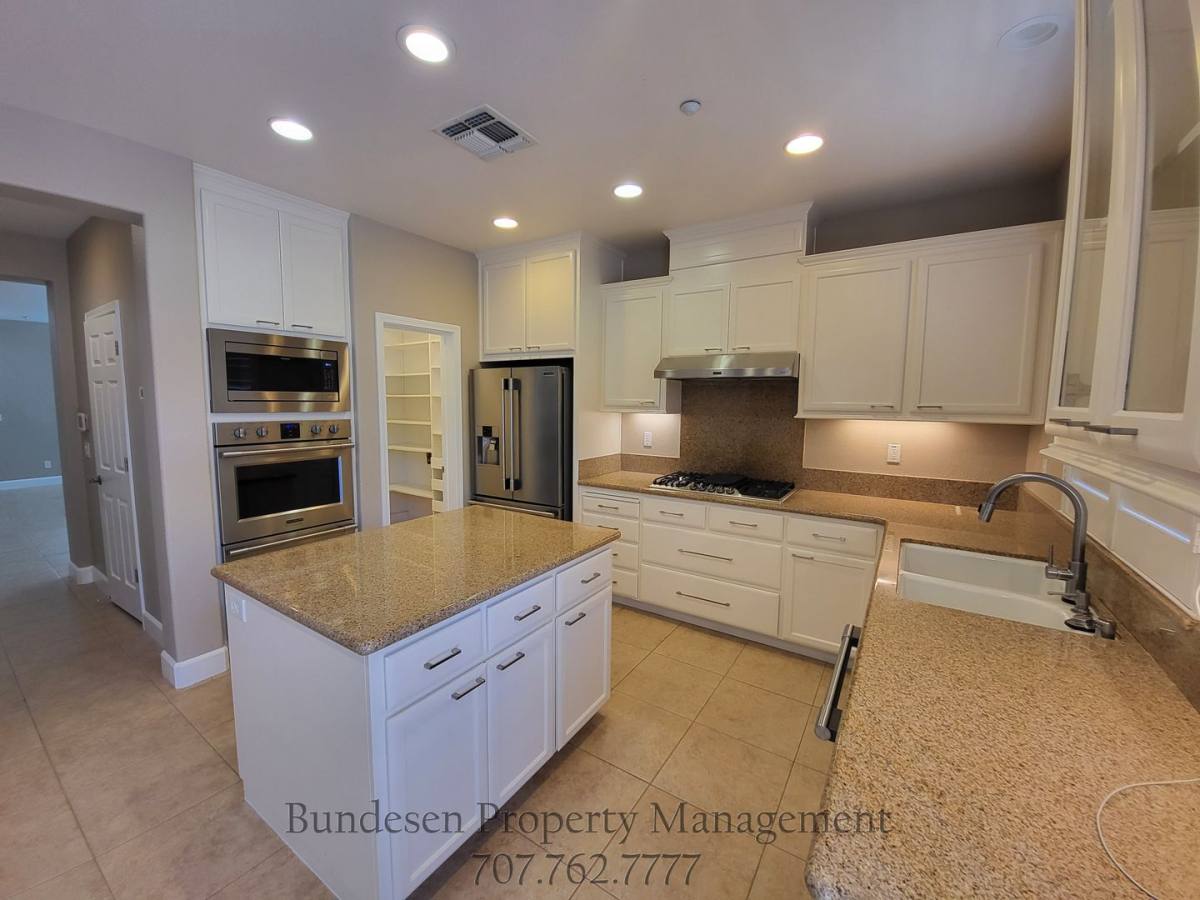 House for rent at 1727 Southgate Dr, Petaluma, CA 94954
