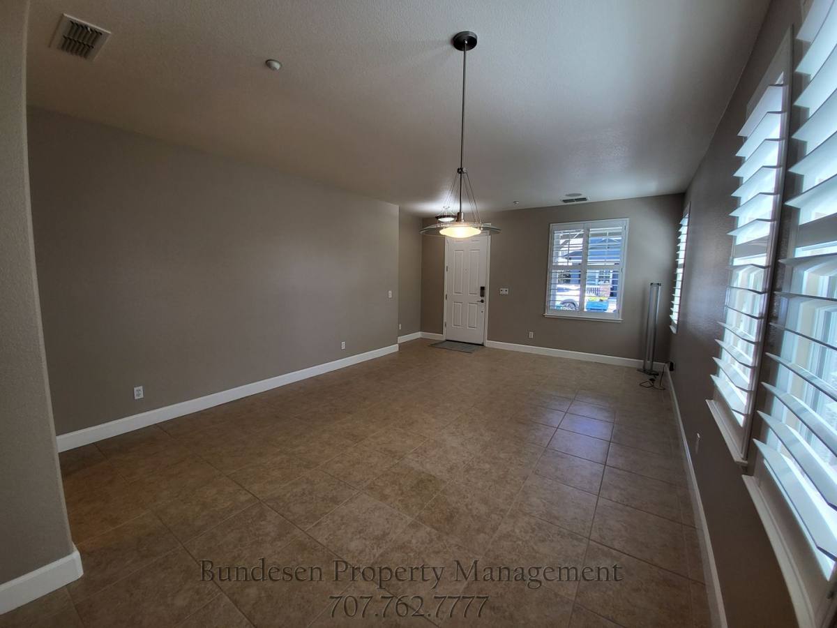 House for rent at 1727 Southgate Dr, Petaluma, CA 94954