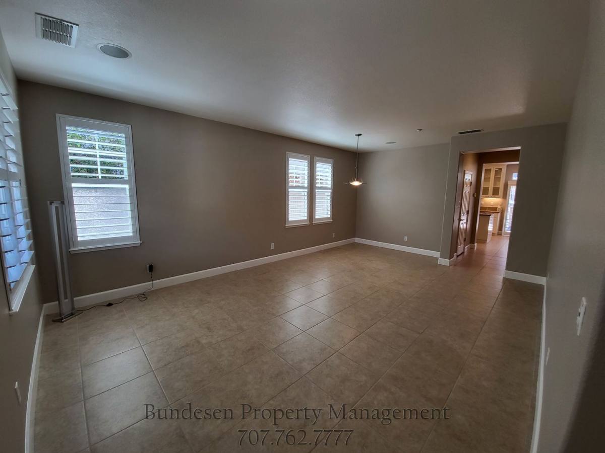 House for rent at 1727 Southgate Dr, Petaluma, CA 94954