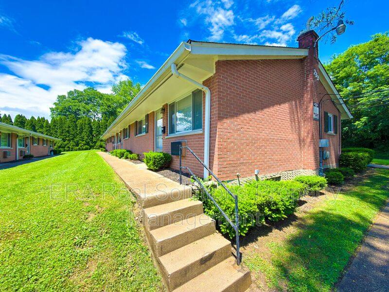 Apartment for rent at 233 Rockaway Ave #2, Cincinnati, OH 45233