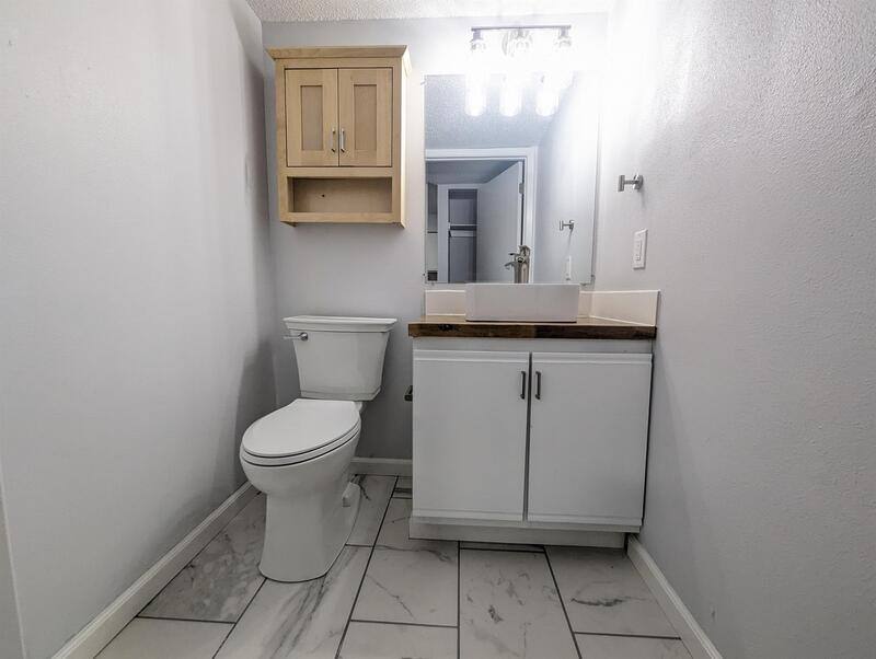 Townhouse for rent at 410 E 15th St #410C, Pella, IA 50219