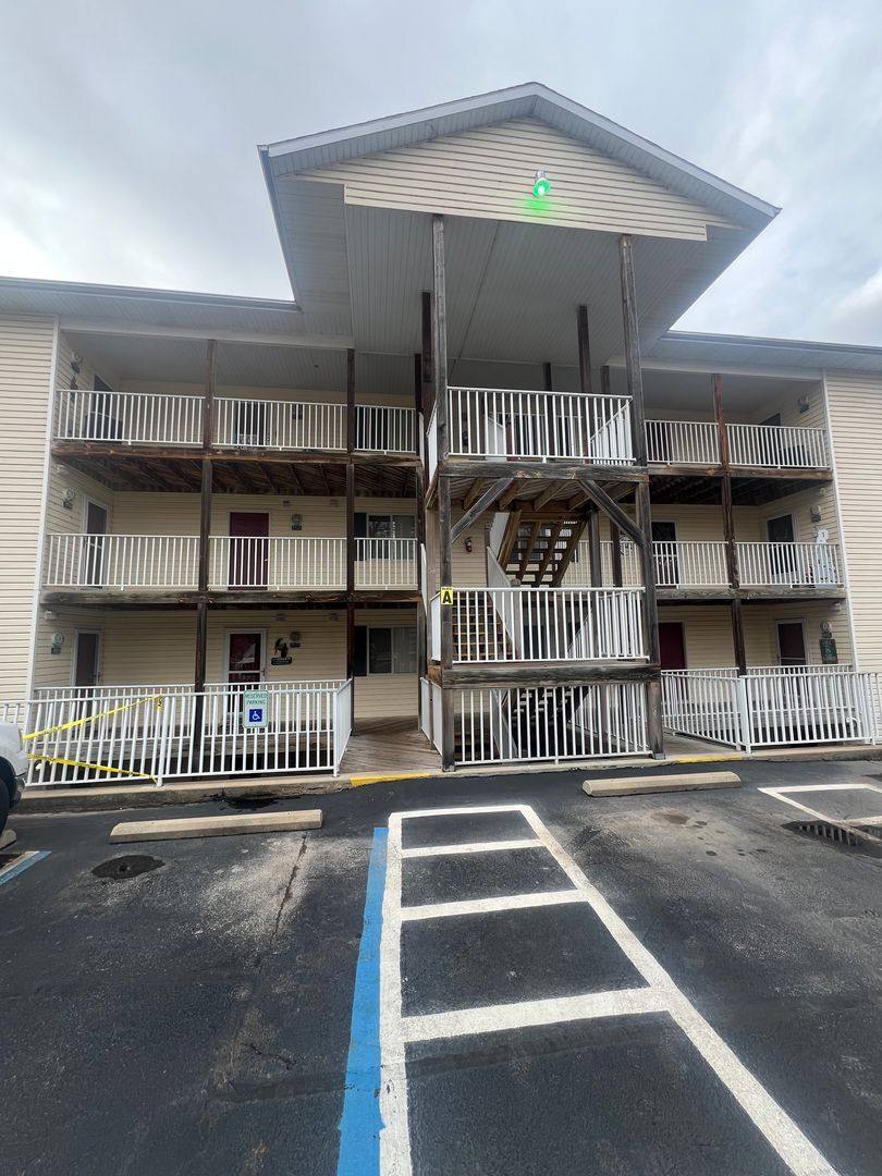 Condo for rent at 1441 Ledges Dr, Osage Beach, MO 65065