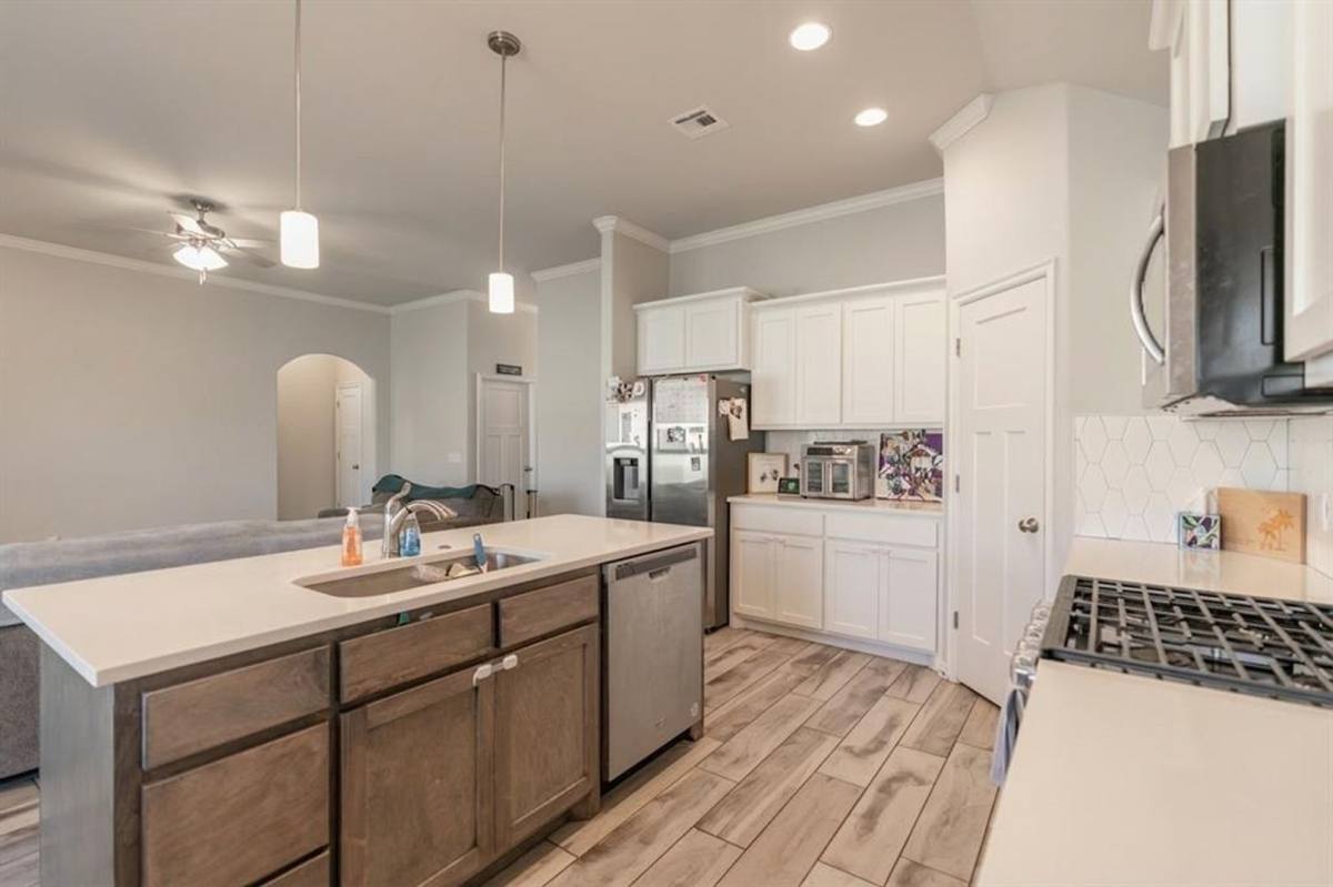 House for rent at 13809 Village Cove, Yukon, OK 73099