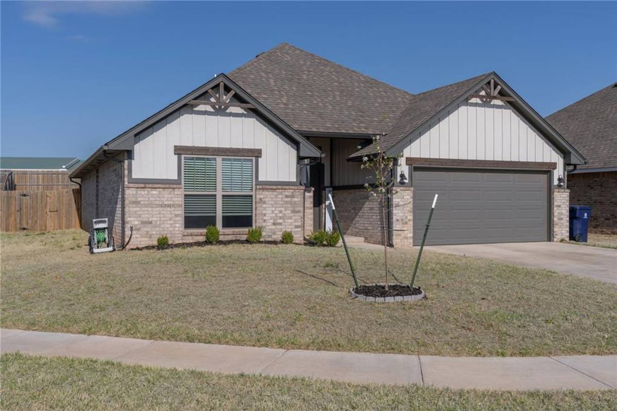 House for rent at 13809 Village Cove, Yukon, OK 73099