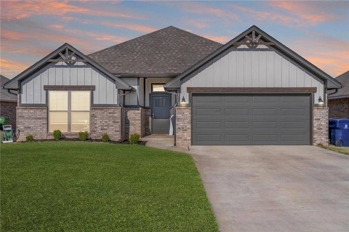 House for rent at 13809 Village Cove, Yukon, OK 73099