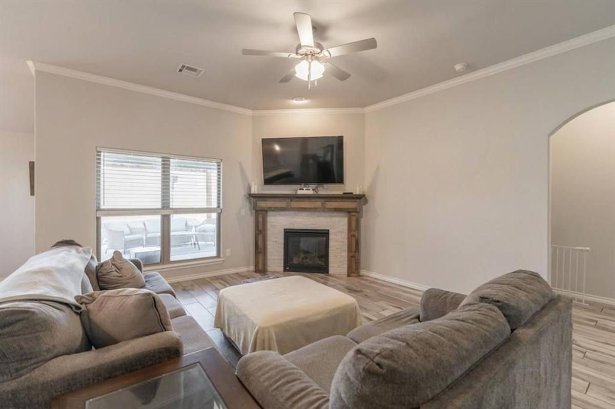 House for rent at 13809 Village Cove, Yukon, OK 73099