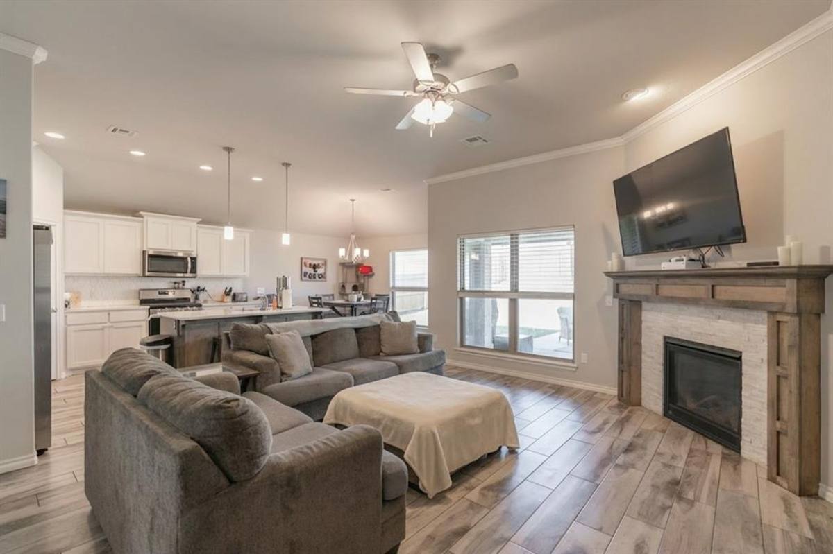 House for rent at 13809 Village Cove, Yukon, OK 73099