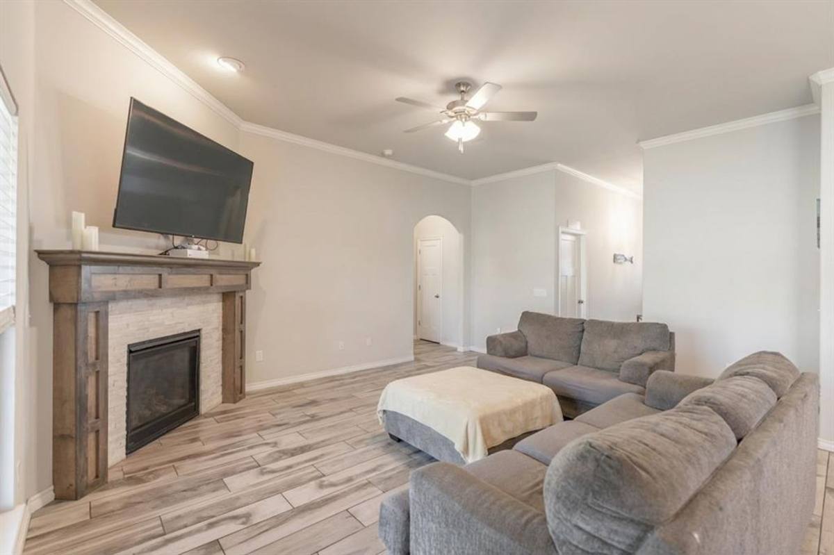 House for rent at 13809 Village Cove, Yukon, OK 73099