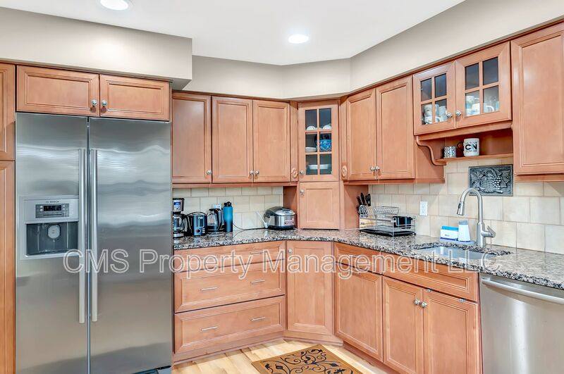 Townhouse for rent at 22 Hickory Court, Middlesex, NJ 08846