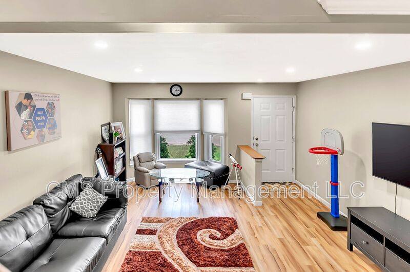 Townhouse for rent at 22 Hickory Court, Middlesex, NJ 08846