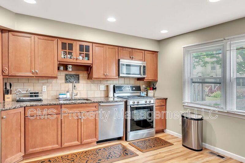 Townhouse for rent at 22 Hickory Court, Middlesex, NJ 08846