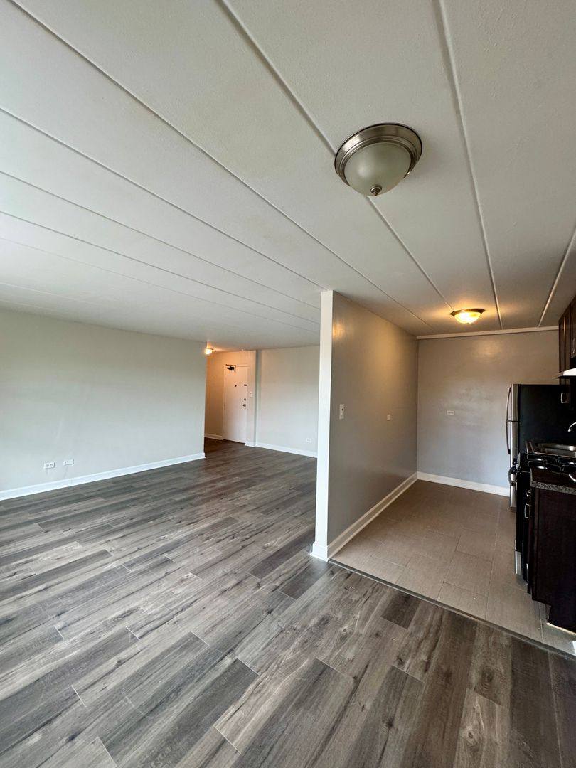 Apartment for rent at 7301 N Ridge, Chicago, IL 60645
