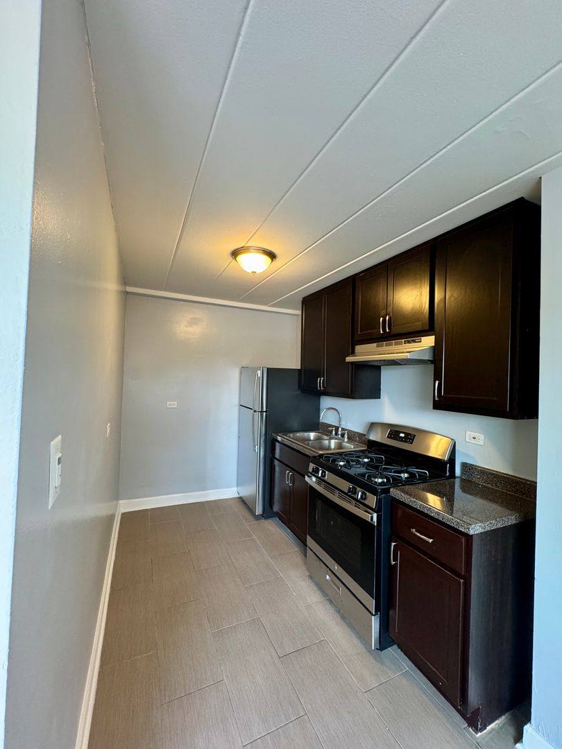 Apartment for rent at 7301 N Ridge, Chicago, IL 60645