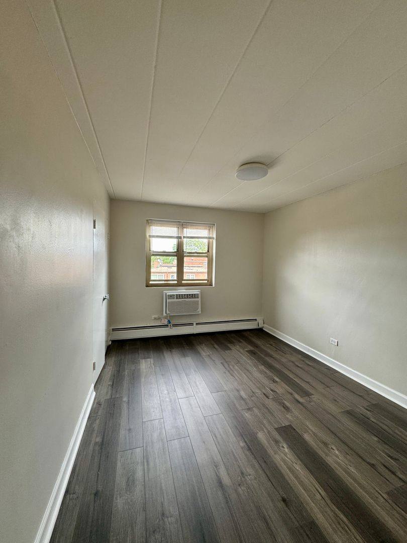 Apartment for rent at 7301 N Ridge, Chicago, IL 60645