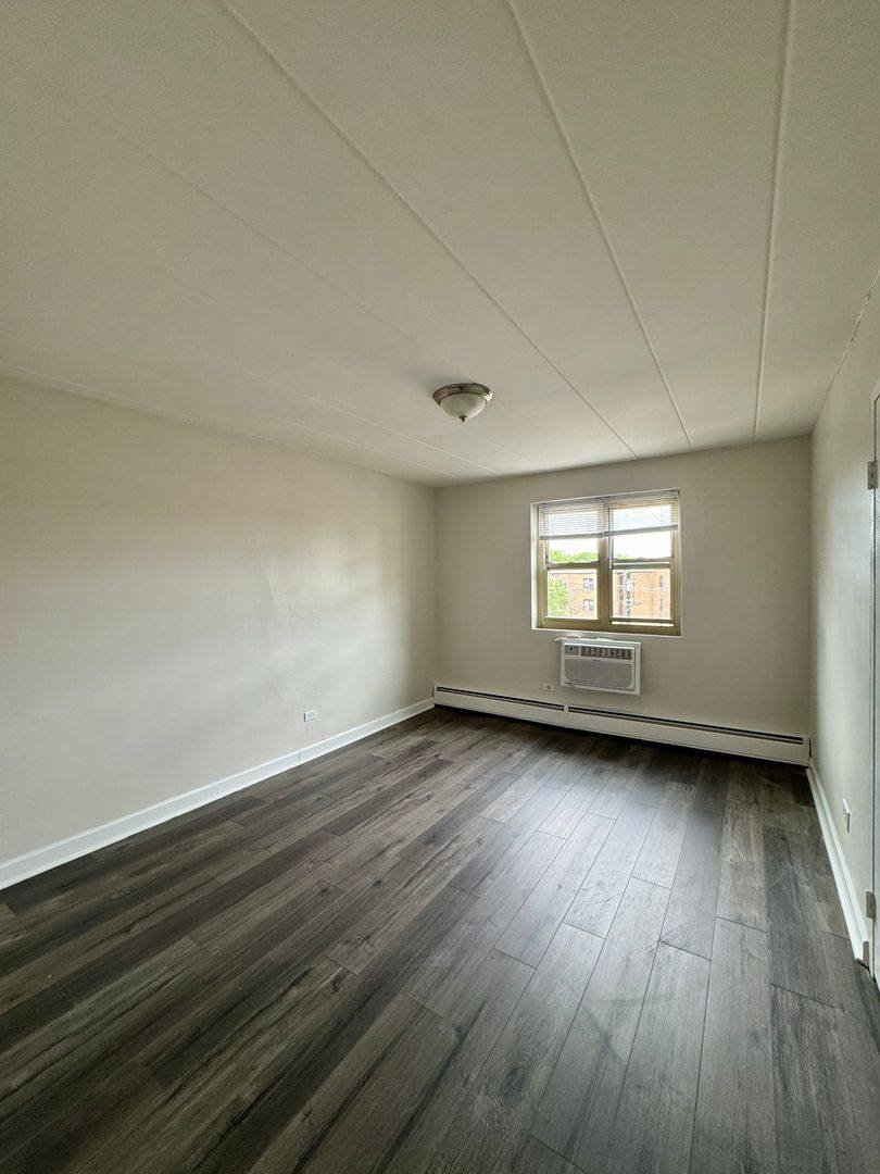 Apartment for rent at 7301 N Ridge, Chicago, IL 60645