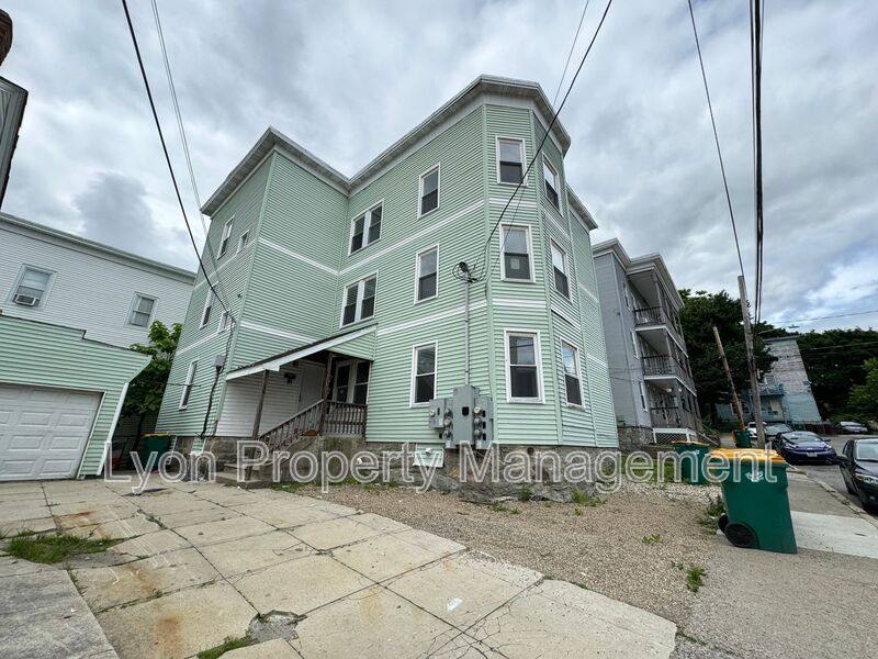 Apartment for rent at 19 Chester St #1F, Woonsocket, RI 02895