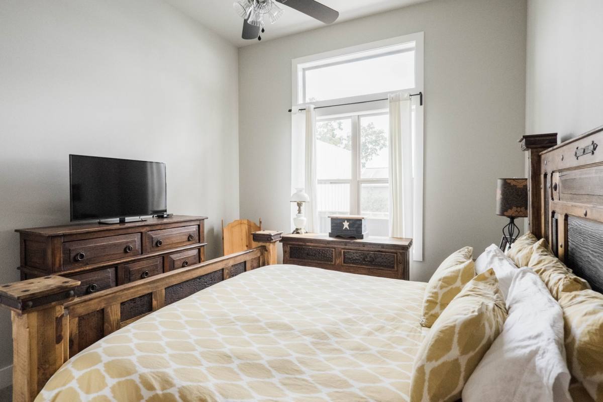 House for rent at 1121 N Academy #B, New Braunfels, TX 78130