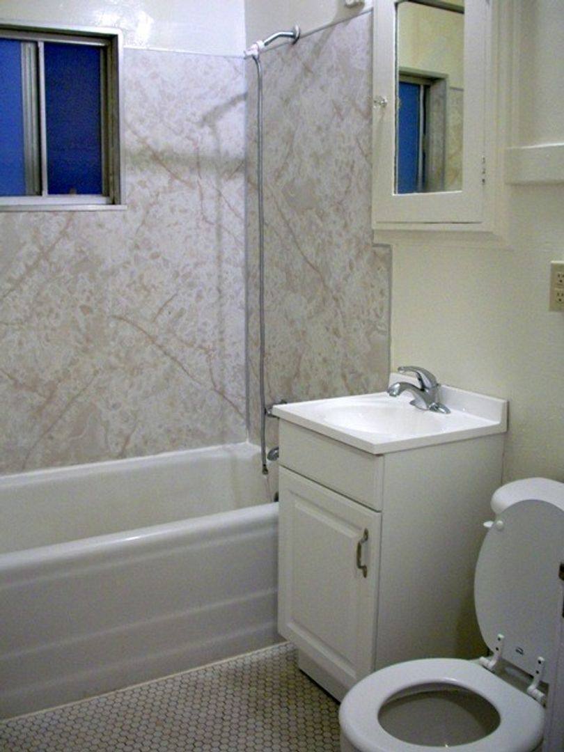 Apartment for rent at 2515 Piedmont Ave, Berkeley, CA 94704