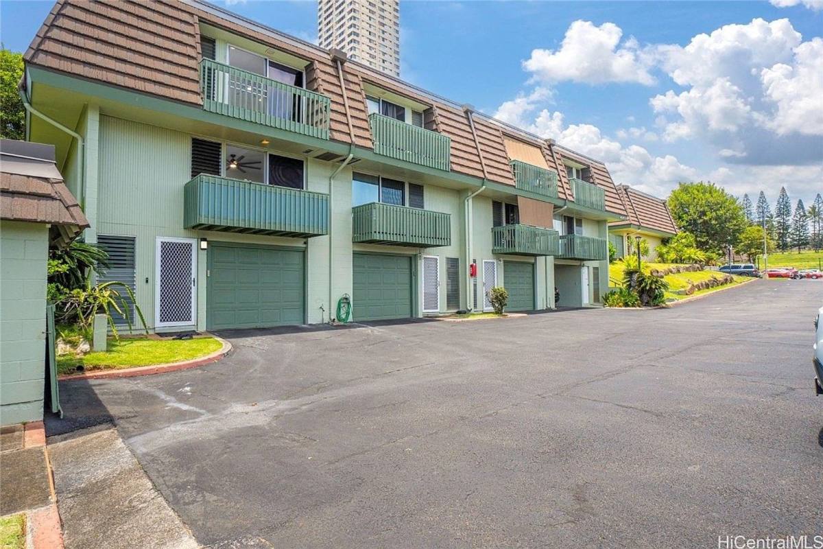 Townhouse for rent at 98-259 Ualo St, Aiea, HI 96701