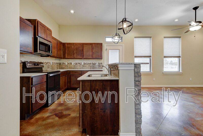 Townhouse for rent at 463 S Fretz Ave, Edmond, OK 73003