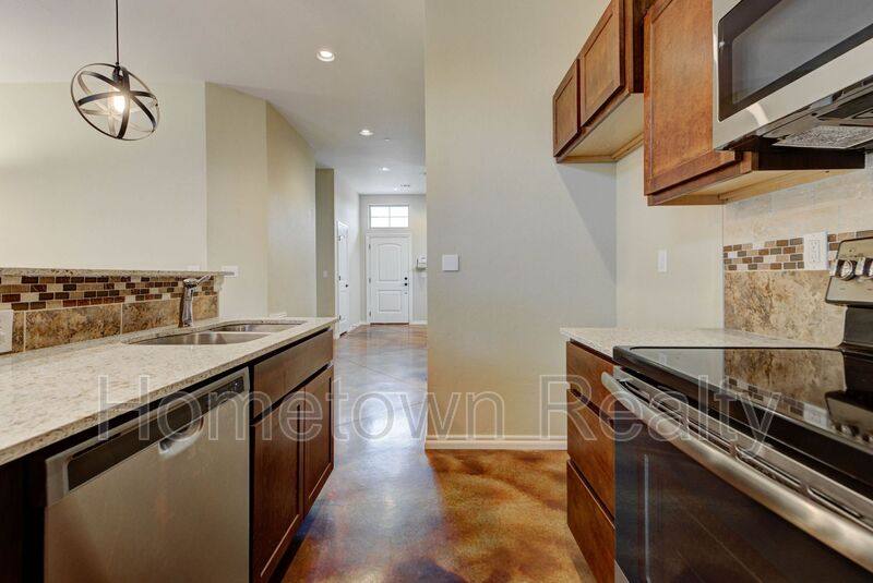 Townhouse for rent at 463 S Fretz Ave, Edmond, OK 73003