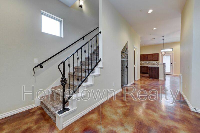Townhouse for rent at 463 S Fretz Ave, Edmond, OK 73003