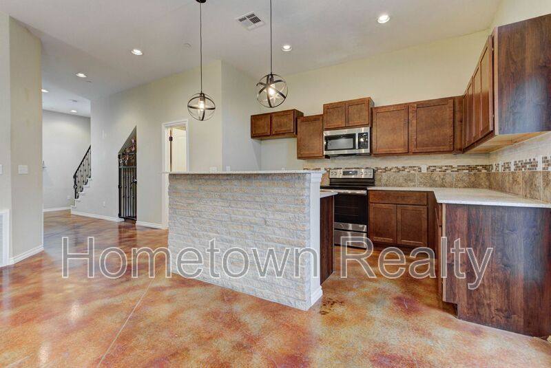 Townhouse for rent at 463 S Fretz Ave, Edmond, OK 73003