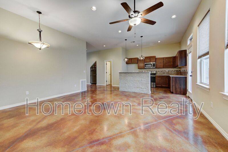 Townhouse for rent at 463 S Fretz Ave, Edmond, OK 73003