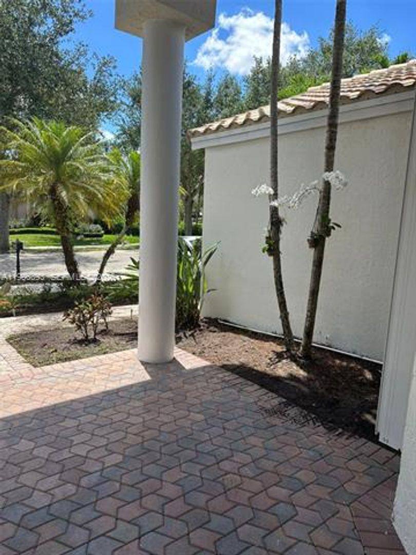 House for rent at 3066 Lakewood Circle, Fort Lauderdale, FL 33332