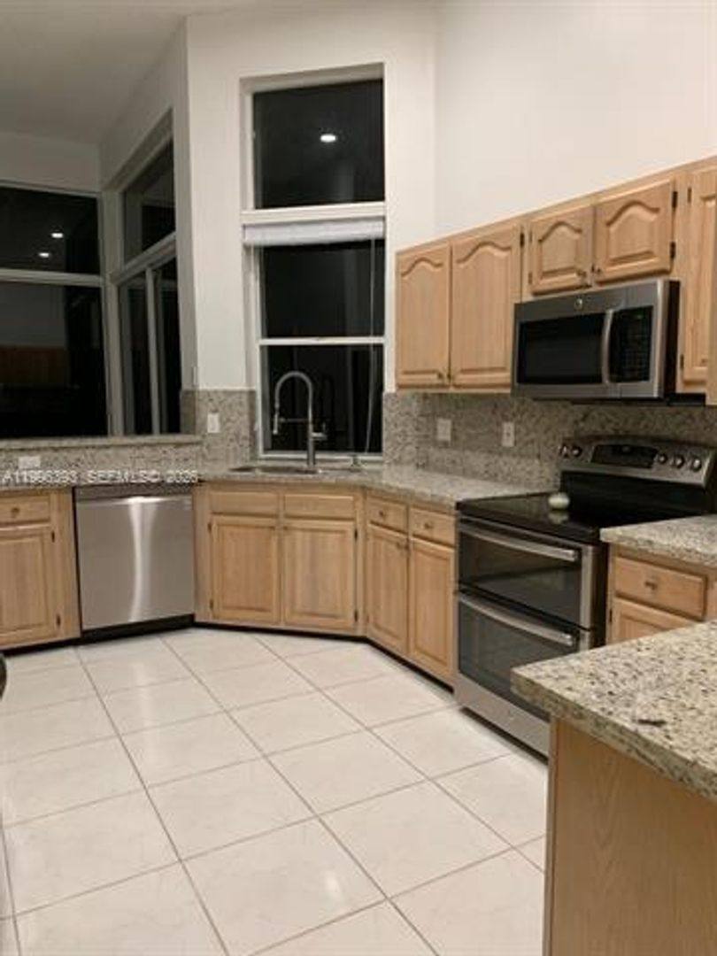 House for rent at 3066 Lakewood Circle, Fort Lauderdale, FL 33332