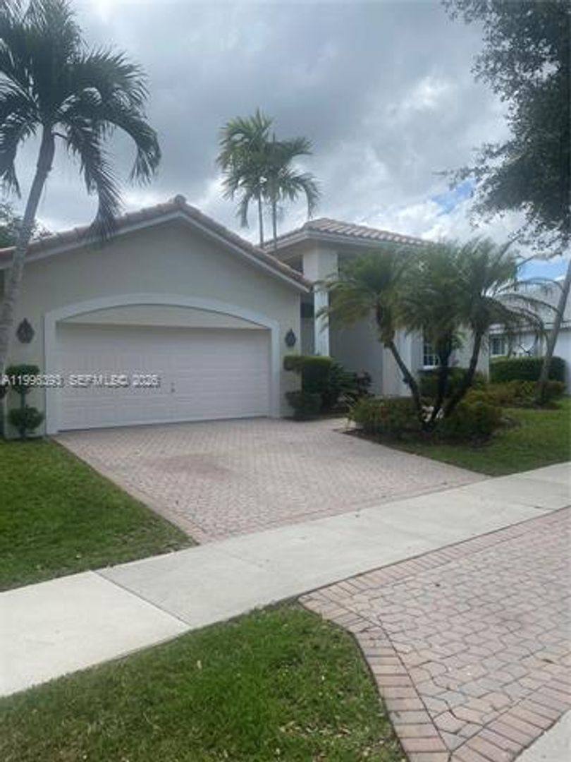 House for rent at 3066 Lakewood Circle, Fort Lauderdale, FL 33332