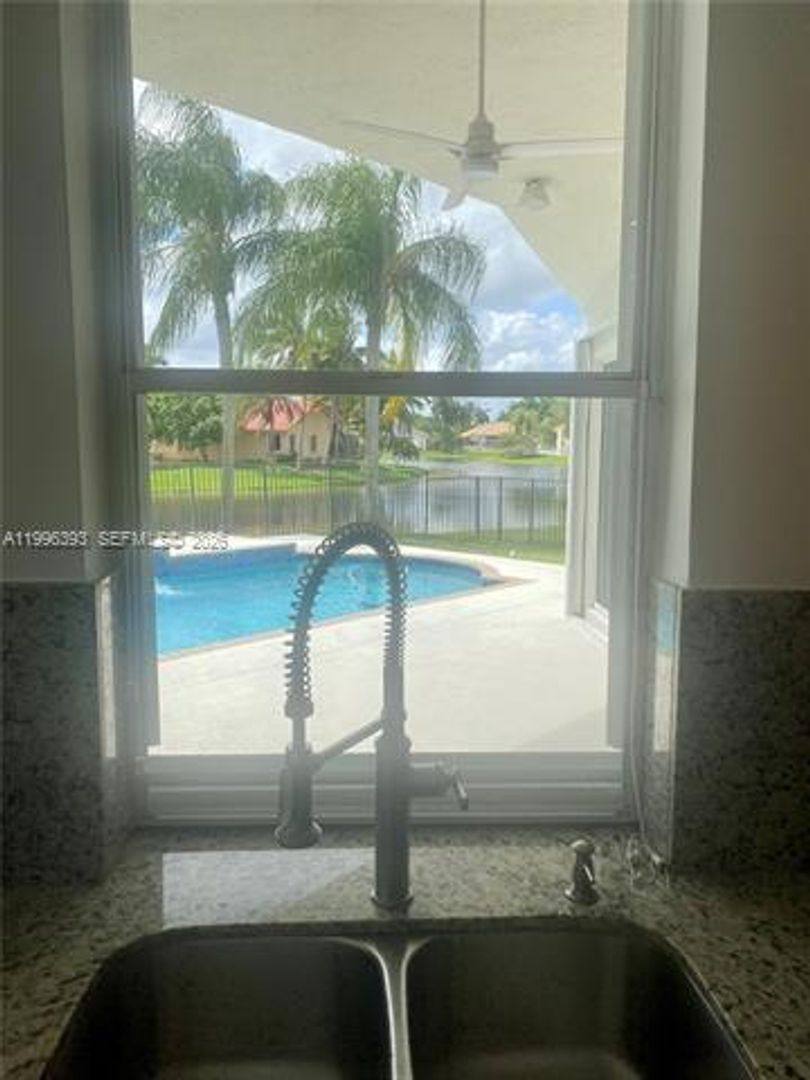 House for rent at 3066 Lakewood Circle, Fort Lauderdale, FL 33332
