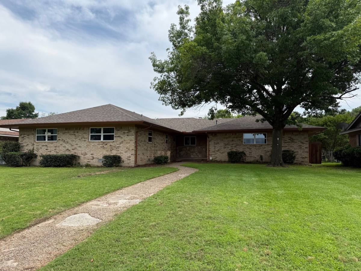 House for rent at 216 Randy Dr, Whitesboro, TX 76273