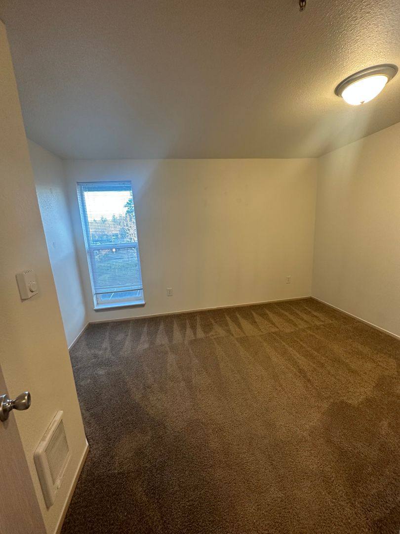 Apartment for rent at 5110 10th Ave NE, Salem, OR 97303