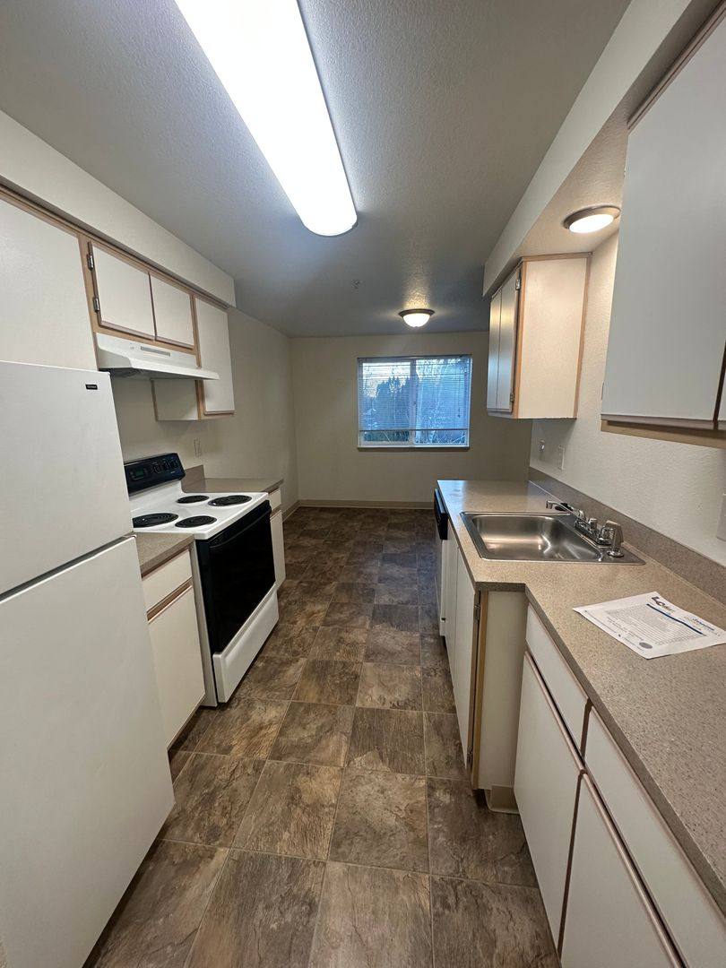 Apartment for rent at 5110 10th Ave NE, Salem, OR 97303