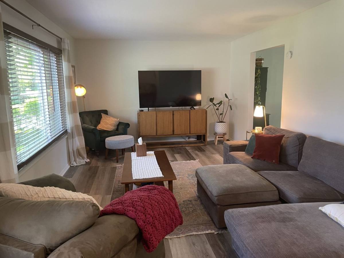 House for rent at 2868 Dayton Dr, Ann Arbor, MI 48108