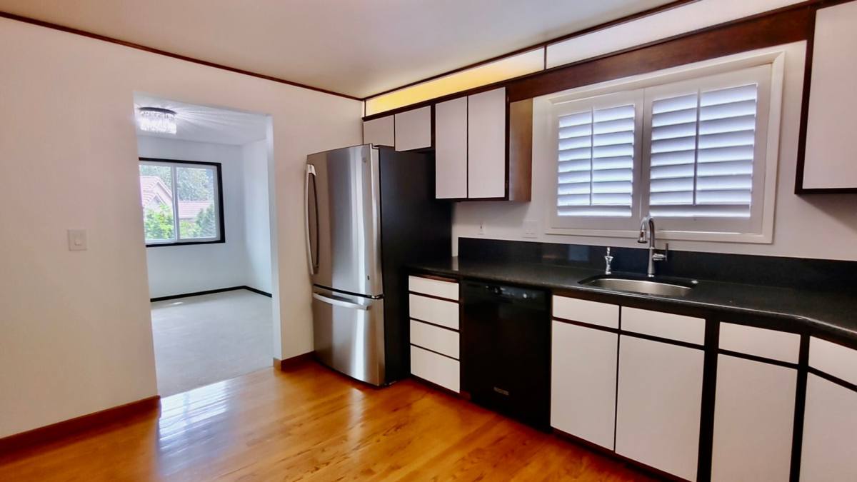 House for rent at 4470 Lakeview Blvd, Lake Oswego, OR 97035