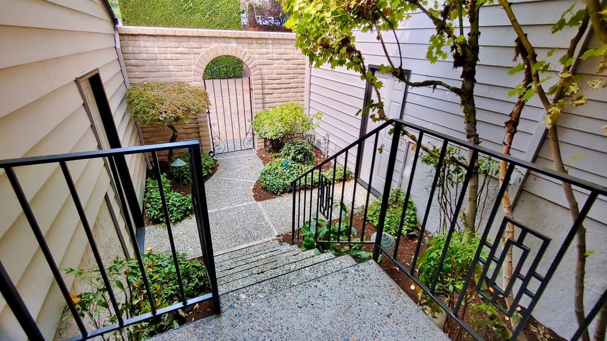 House for rent at 4470 Lakeview Blvd, Lake Oswego, OR 97035