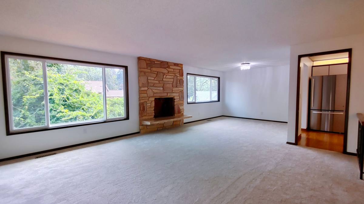House for rent at 4470 Lakeview Blvd, Lake Oswego, OR 97035