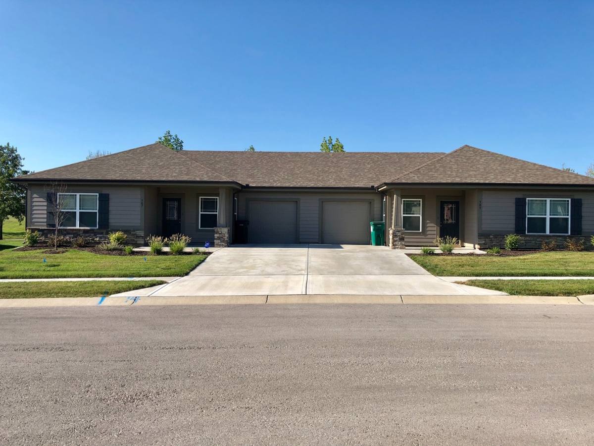 Townhouse for rent at 509 SE Maple Dr, Blue Springs, MO 64014