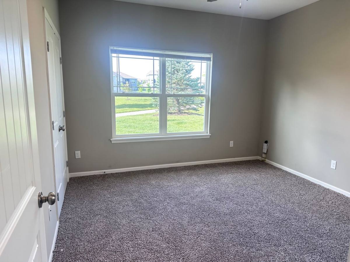 Townhouse for rent at 509 SE Maple Dr, Blue Springs, MO 64014