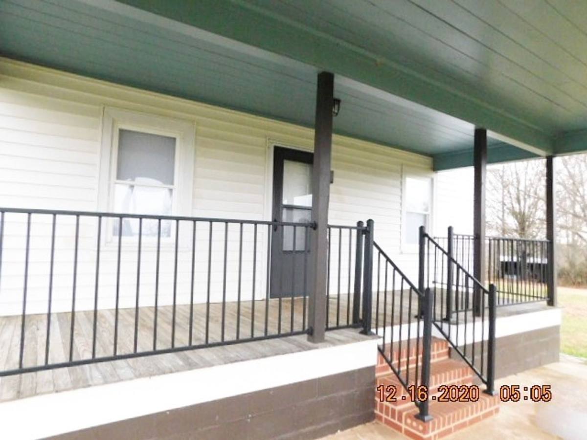 House for rent at 2955 Beatty Rd, Sherrills Ford, NC 28673