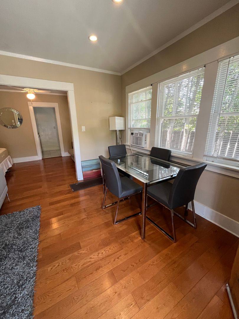 Apartment for rent at 301-303 N Hudson Ave, Pasadena, CA 91101
