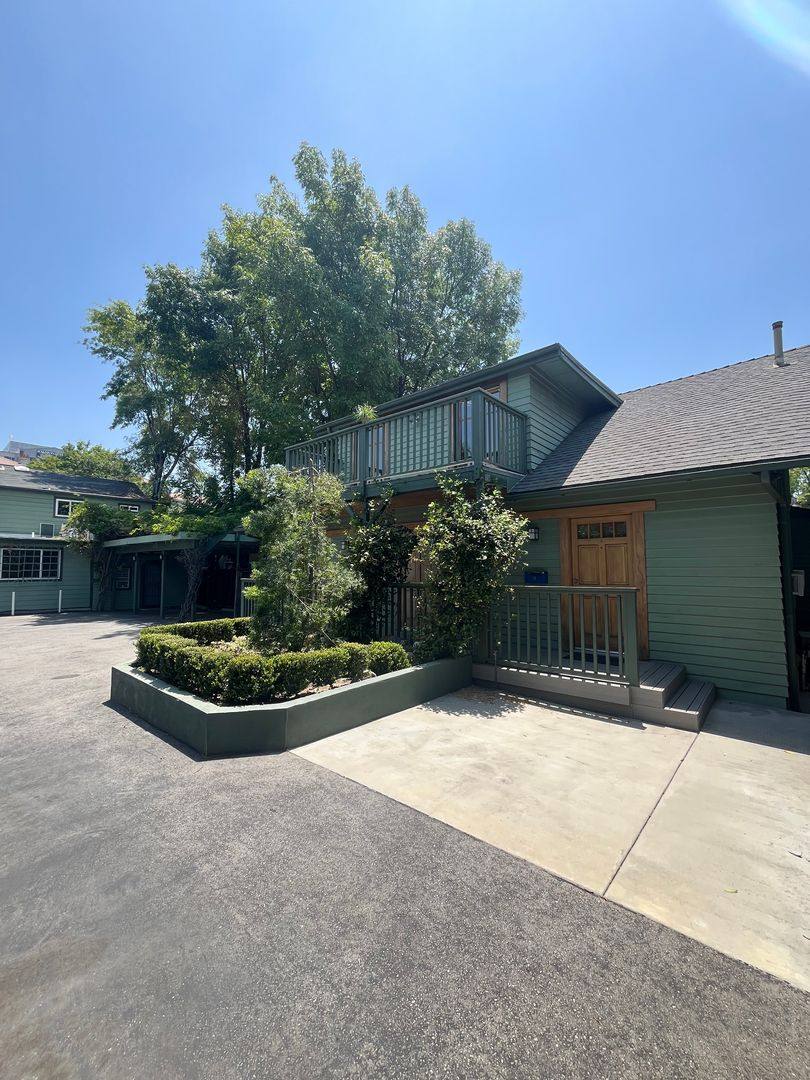 Apartment for rent at 301-303 N Hudson Ave, Pasadena, CA 91101